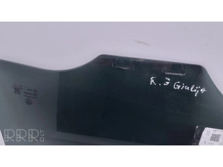 Основное стекло задних дверей