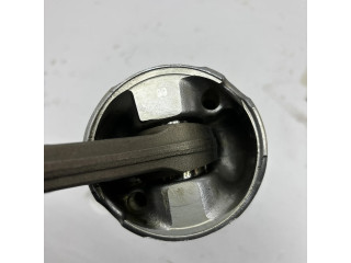 Píst Toyota Avensis T250 pro naftový motor 2.2 2AD