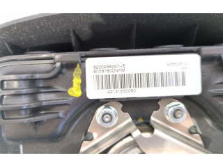 Подушка безопасности водителя 8200968357   Renault Trafic II (X83)