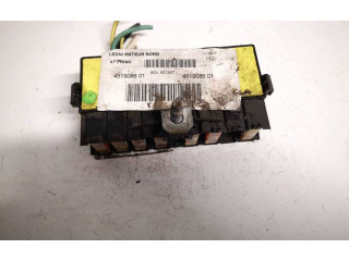 Блок предохранителей  9636079380, 451908601   Citroen C5    