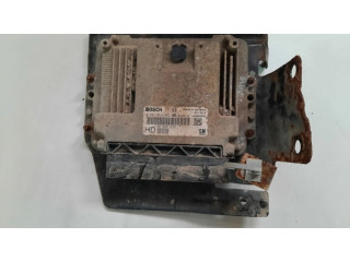 Блок управления двигателя 55566279 Opel Zafira B