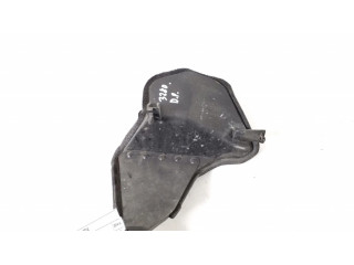 Облицовка замка капота двигателя