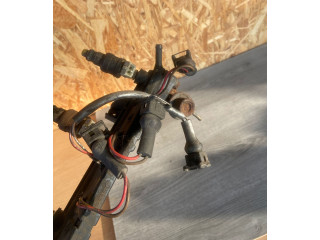 Топливная рампа 030133321E   Volkswagen Golf II  