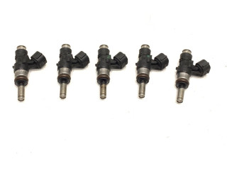 Топливная рампа 07K133551A   Audi A3 S3 8V  