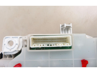 Панель приборов Daihatsu Sirion