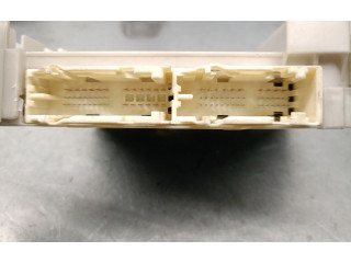 Pojistková skříňka Řídící jednotka BSM 8273060180 Toyota Land Cruiser (J200) 2015