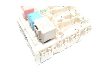 Pojistková skříňka Řídící jednotka BSM 8273047290 Toyota Prius (XW20) 2008