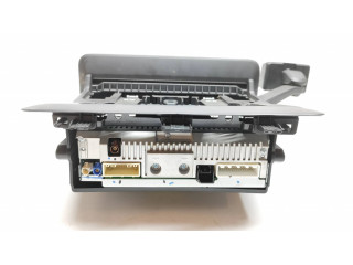 Радио/ проигрыватель CD/DVD / навигация