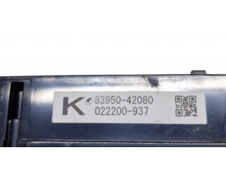 Дисплей 8395042080, 022200937 Toyota RAV 4 (XA40)