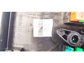 Блок предохранителей  1K0937125D, 8K020612   Skoda Yeti (5L)    