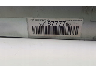 Радио/ проигрыватель CD/DVD / навигация