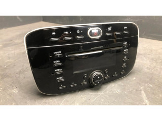 Радио/ проигрыватель CD/DVD / навигация