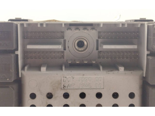 Блок предохранителей 8688383, 8645716   Volvo S80    