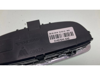 Фонарь освещения задних мест