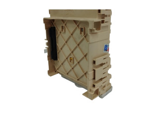 Pojistková skříňka Řídící jednotka BSM 8273042811 Toyota RAV 4 (XA40) 2017