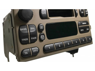 Радио/ проигрыватель CD/DVD / навигация