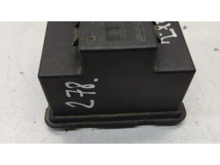 Крышка блока предохранителей 1K0937311B Audi A3 S3 8P