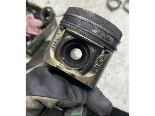 Поршень с шатуном V9X 120030177E Nissan Navara D40