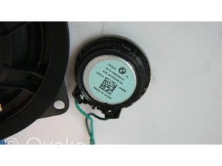 Громкоговоритель в панели