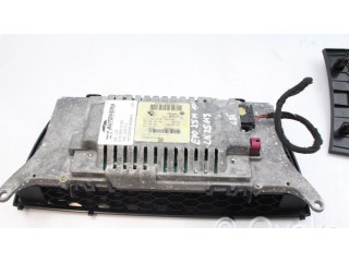 Радио/ проигрыватель CD/DVD / навигация