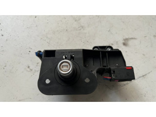 Замок задней крышки (наружный)