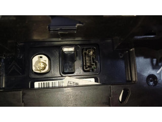 Дисплей    9824617380   Peugeot 2008 I