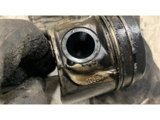  Поршень с шатуном M9R 10587  Renault Trafic II (X83) для дизельного двигателя 2.0