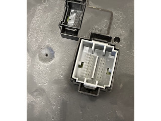 Блок предохранителей 30728512, 05W195   Volvo S60    