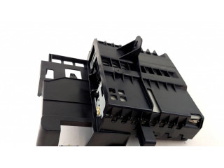 Радио/ проигрыватель CD/DVD / навигация