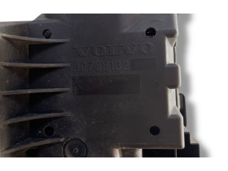 Блок предохранителей  30728132   Volvo V70    