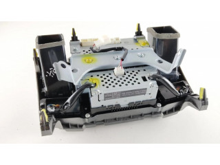 Радио/ проигрыватель CD/DVD / навигация