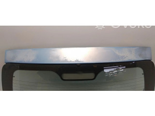 Задняя крышка (багажника)