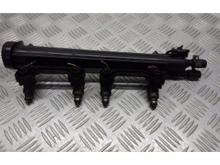 Топливная рампа 06A133317A   Skoda Octavia Mk1 (1U)  