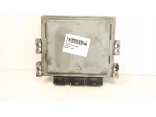 Блок управления двигателем Блок управления S126074106A Renault Clio III