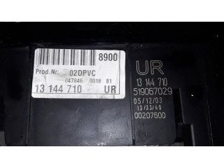 Блок предохранителей 13144710, 519067029 Opel Vectra C