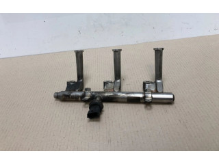 Vstřikovací lišta 31405315, 31405315   Lynk & co 01    B2APHEV 