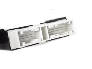 Turbodmychadlo Блок управления дверью 105589100D   Tesla Model X   