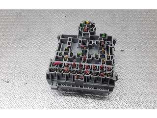 Блок предохранителей 8690698   Volvo XC90    