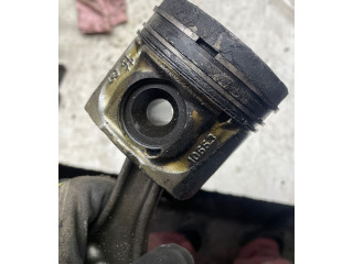 Поршень с шатуном V9X 120030165 Nissan Navara D40