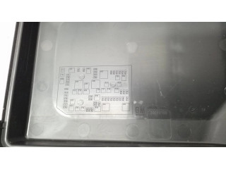 Блок предохранителей 39040852 Opel Astra K