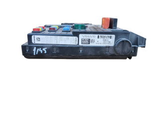 Блок предохранителей 8676391, 12217799 Volvo XC90