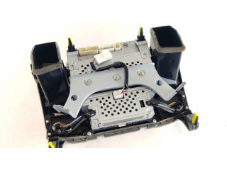 Радио/ проигрыватель CD/DVD / навигация