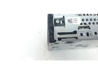 Радио/ проигрыватель CD/DVD / навигация