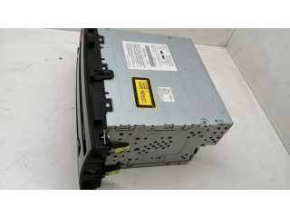 Радио/ проигрыватель CD/DVD / навигация