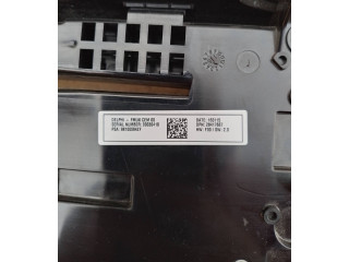 Радио/ проигрыватель CD/DVD / навигация