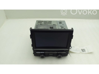 Радио/ проигрыватель CD/DVD / навигация