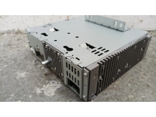 Радио/ проигрыватель CD/DVD / навигация