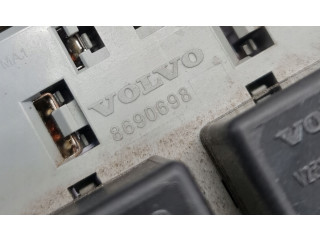 Блок предохранителей 8690698   Volvo XC90    
