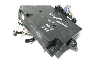 Блок предохранителей 8637A643, 51945J239 Toyota Verso