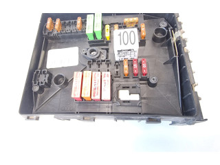 Блок предохранителей 1K0937125A   Volkswagen Jetta V    